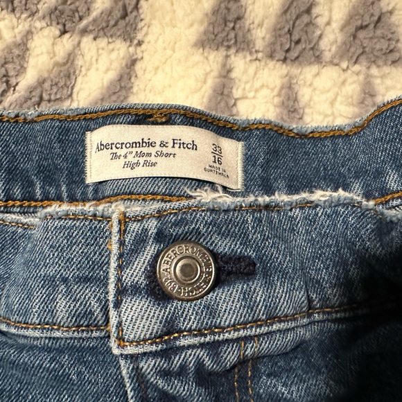 Abercrombie Jean Shorts - High Rise 4in Mom Shorts size 34/18 - Picture 3 of 4
